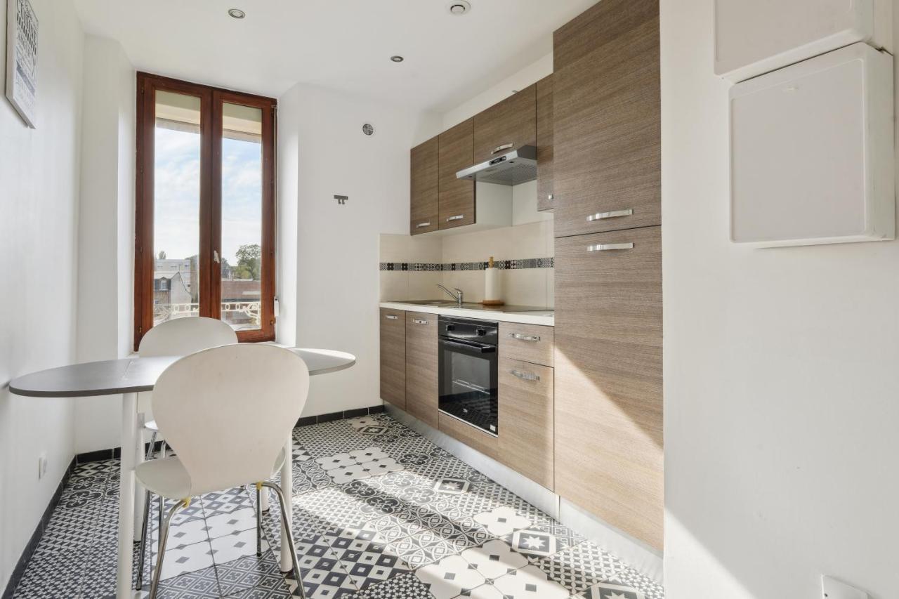 Budget Appart Avec Parking Au Centre-Ville Шарлевиль-Мезьер Экстерьер фото